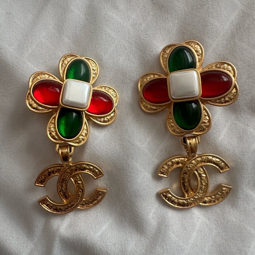 🌟 CHANEL Gold-Tone Red, Green & White Flower Drop Earrings
